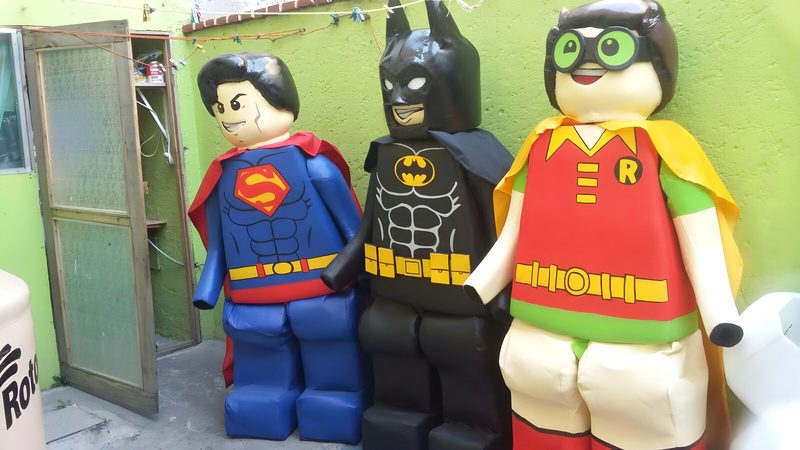 Tres botargas de superhéroes estilo bloques
