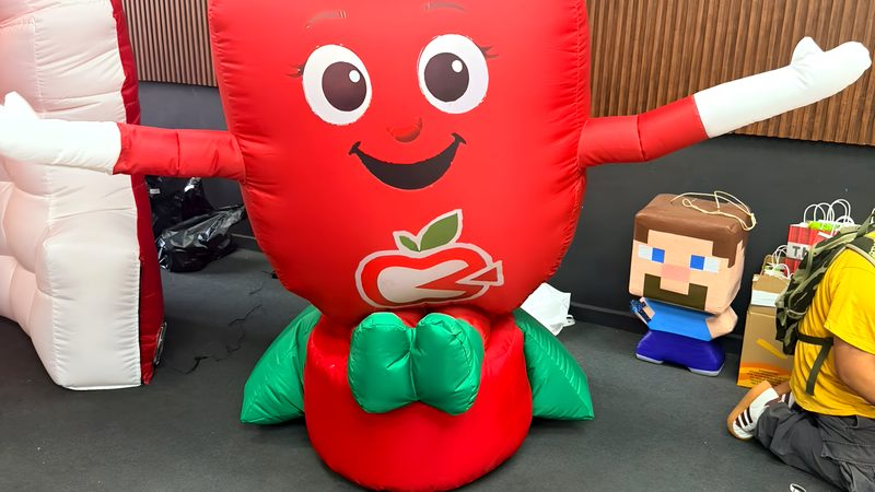 Botarga inflable de una manzana roja