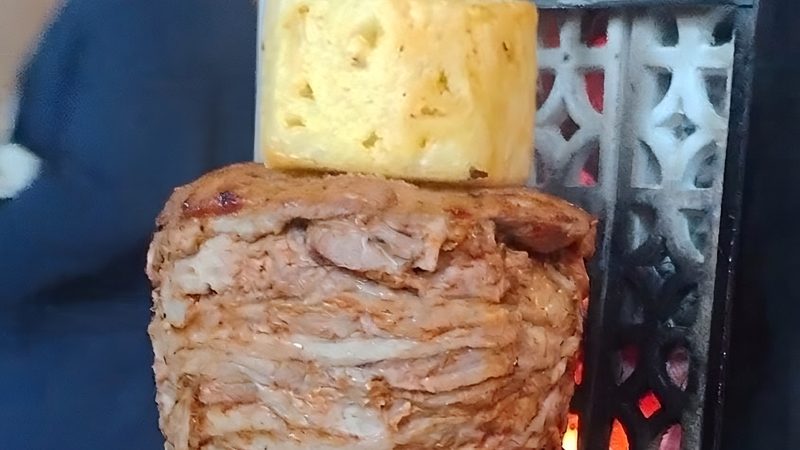 Trompo al pastor con piña